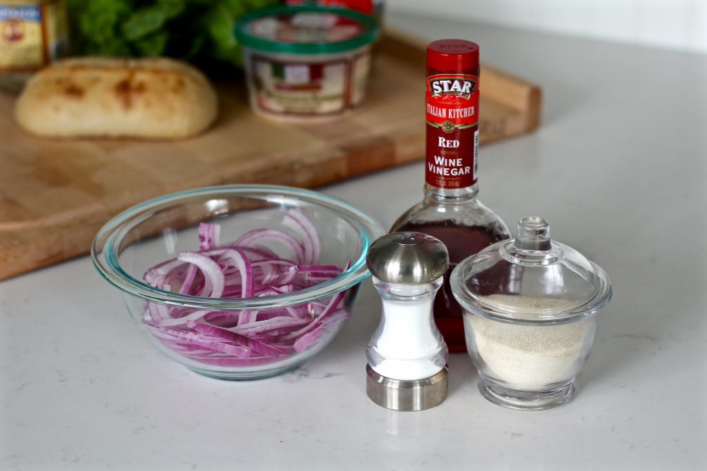 4 simple ingredients to make pickled onions!