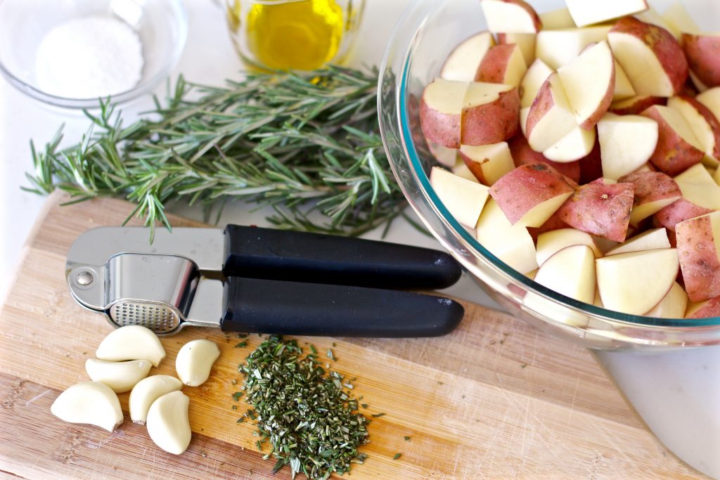 crispy garlic herb roasted potatoes